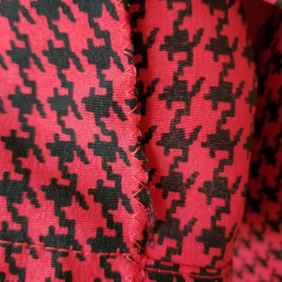 Vintage Houndstooth Red and Black Buttondown Shirt - Picture 5 of 5